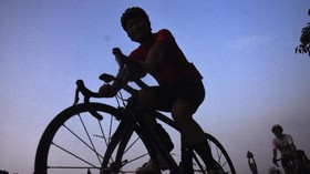 Viral Kakek Gowes Demi Vaksin, Menkes Minta Jadi Promotor