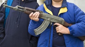 Polisi Ringkus Lansia di Maluku Simpan AK-47 di Dapur