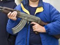 Dua Bocah AS Bersenjata AK-47 Baku Tembak dengan Aparat