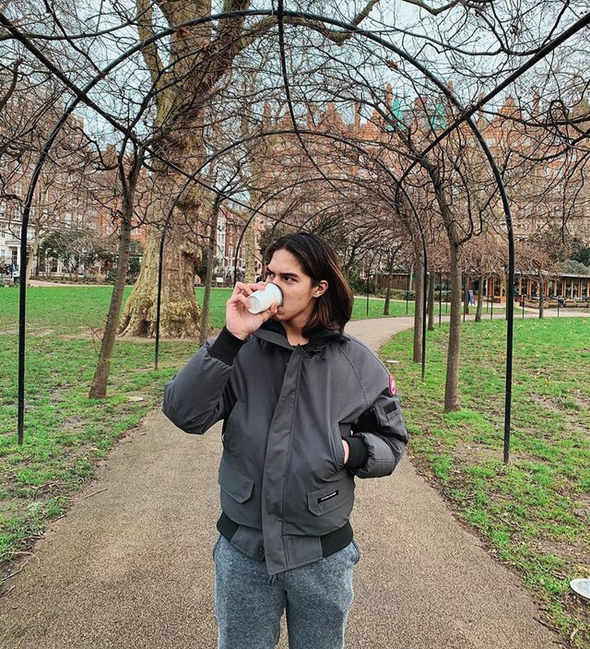 El Rumi dikabarkan telah menamatkan kuliahnya di London&period; Yuk kita lihat apa saja kegiatan serunya selama berkuliah disana&excl;