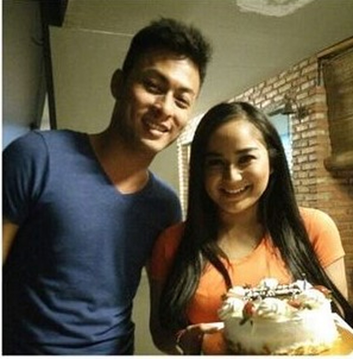 Juwita Bahar diketahui telah menikah dengan Deddy Putra pada tahun 2019 secara diam-diam&period; Yuk kita intip keharmonisan mereka&excl;