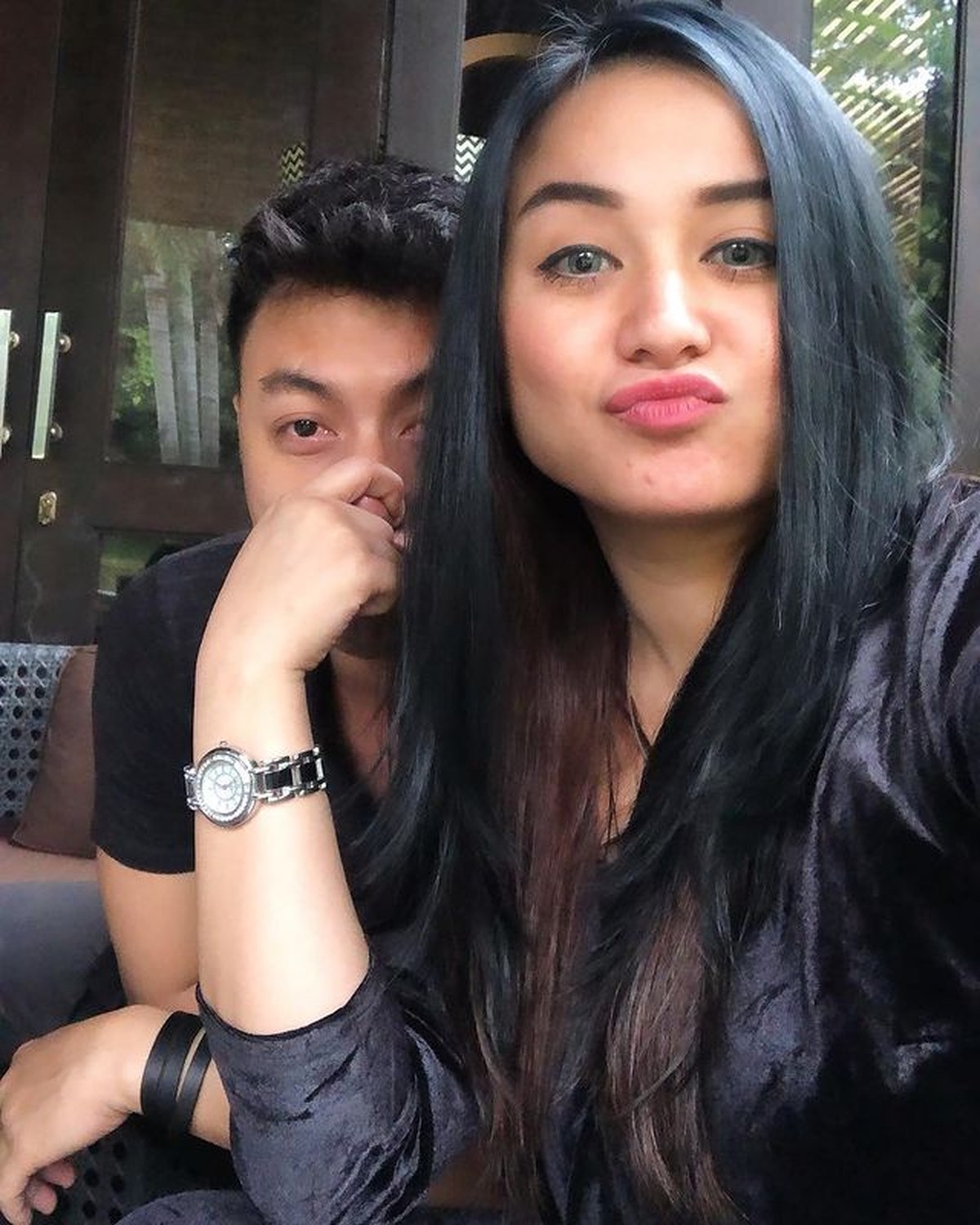 Juwita Bahar diketahui telah menikah dengan Deddy Putra pada tahun 2019 secara diam-diam&period; Yuk kita intip keharmonisan mereka&excl;