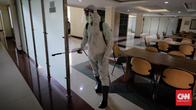 Upaya pengendalian itu mencakup penyemprotan disinfektan di tempat isolasi mandiri pasien Covid-19 hingga penyekatan di titik-titik masuk ke Kabupaten Grobogan.