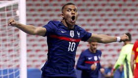 Prancis dan Neraka Lain Bernama Giroud vs Mbappe