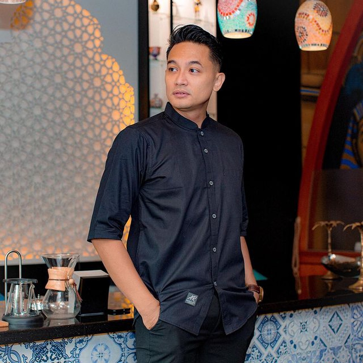 Nama Panji Saputra ikut terseret karena memerankan Tirta yang memiliki 3 orang istri di sinetron Zahra&period; Yuk kita intip potretnya&excl;