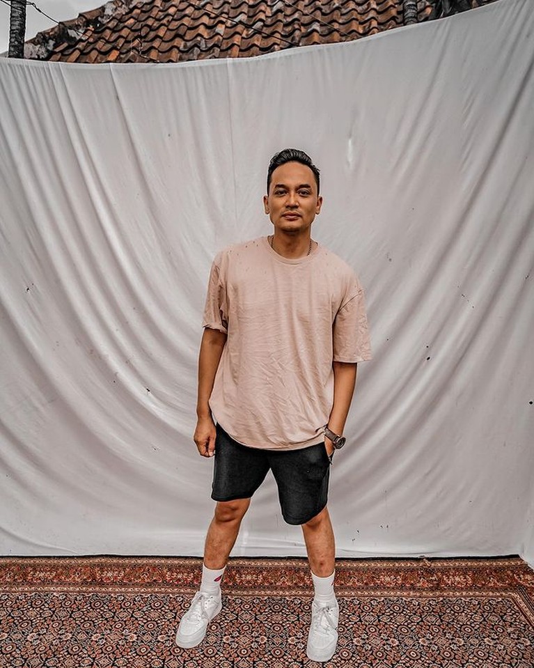 Panji Saputra Pemeran Tirta yang Punya 3 Istri di Sinetron Zahra yang Viral Nama Panji Saputra ikut terseret karena memerankan Tirta yang memiliki 3 orang istri di sinetron Zahra. Yuk kita intip potretnya!