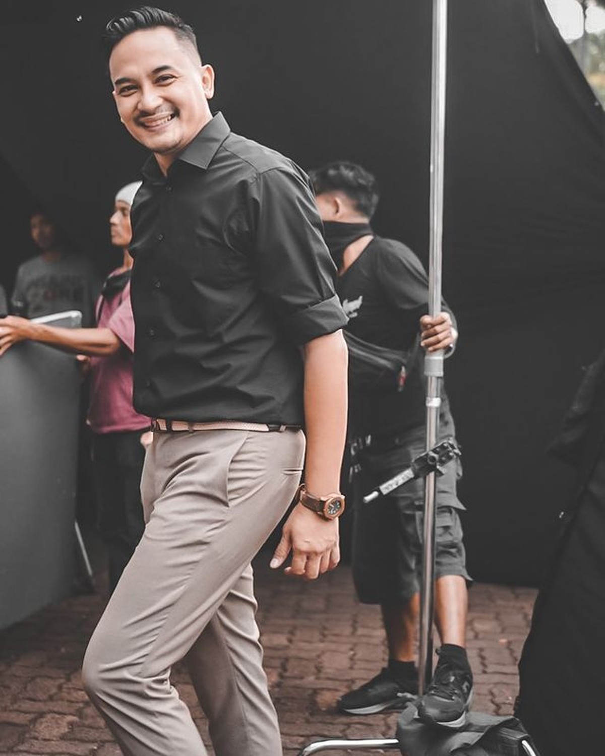 Nama Panji Saputra ikut terseret karena memerankan Tirta yang memiliki 3 orang istri di sinetron Zahra&period; Yuk kita intip potretnya&excl;