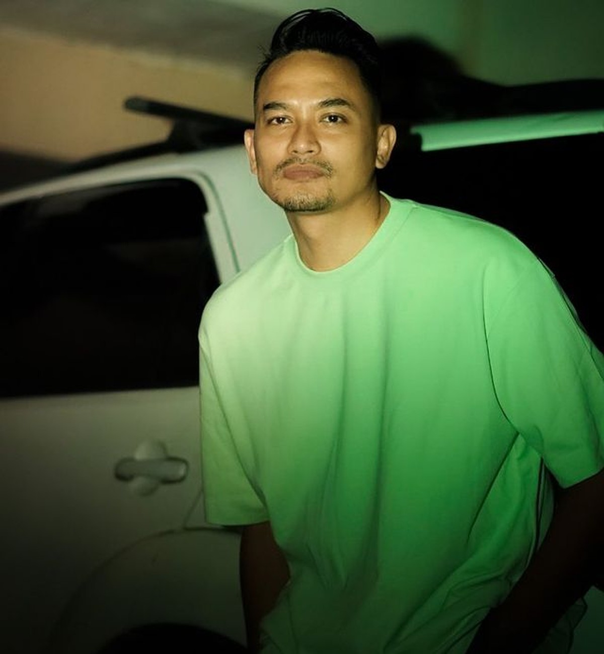 Nama Panji Saputra ikut terseret karena memerankan Tirta yang memiliki 3 orang istri di sinetron Zahra&period; Yuk kita intip potretnya&excl;