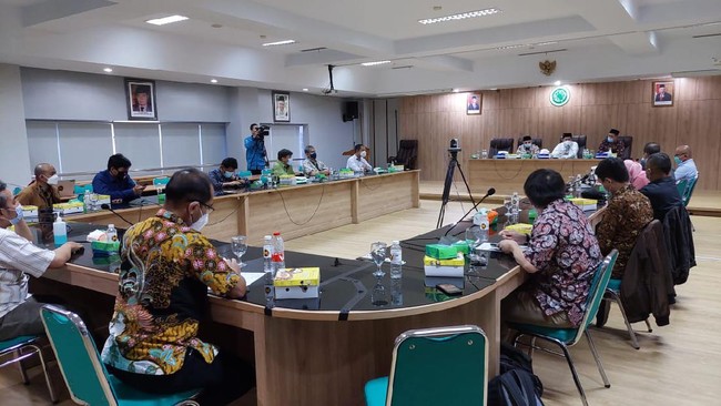 Sejumlah perwakilan dari 75 pegawai KPK yang gagal TWK menyambangi MUI untuk mengadukan persoalan TWK yang berbuntut penonaktifan.