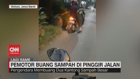VIDEO: Pemotor Buang Sampah di Pinggir Jalan