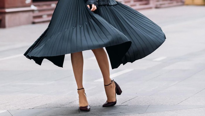 Penggemar Rok Plisket Perlu Tahu, Ini Tips Merawat Rok Plisket Agar Tetap Awet
