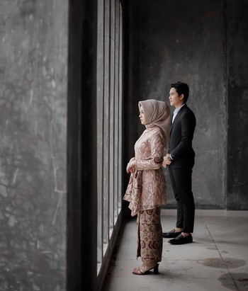 9 Ide Pose Prewedding  Keren  Tanpa Sentuhan Simpel Tapi  Tetep Keren  