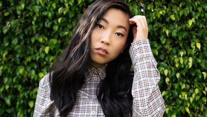 Super Unik! Begini Tips Make Up & Skin Routine Awkwafina, Bintang Crazy Rich Asian