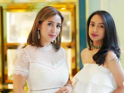 7 Potret Istri dan Putri Bungsu Dede Yusuf, Bak Pinang Dibelah Dua Bun