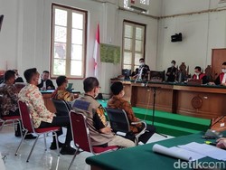 Dicecar Jaksa KPK, Ajudan Benarkan Dana COVID Mengalir ke Kerabat-Staf Nurdin