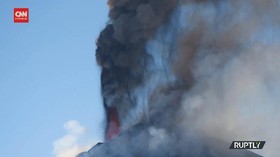 VIDEO: Gunung Etna  Semburkan Lava Selama 1 Jam