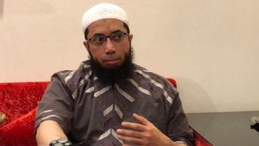 img-title Terpopuler: Tarif Travel Haji Ustaz Khalid hingga Pekerjaan Ayah BCL