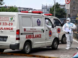 200 Pasien COVID Masuk Per Hari, Ambulans Antre di Wisma Atlet
