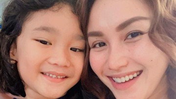 AYU PUJI ANAKNYA YANG PINTAR BAHASA INGGRIS