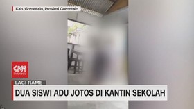 VIDEO: Dua Siswi Adu Jotos di Kantin Sekolah
