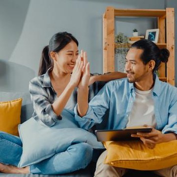 Penting! 5 Hal yang Tak Boleh Disembunyikan dari Pasangan