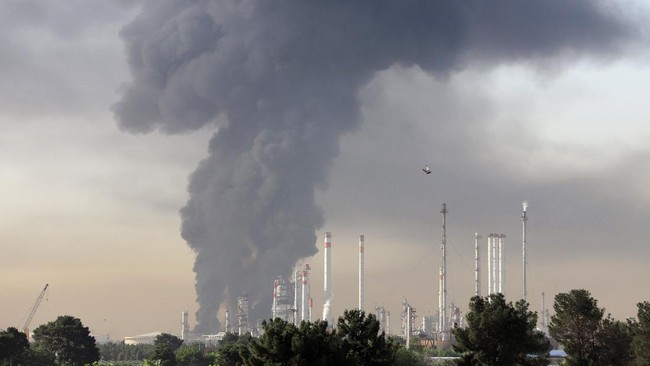 Pertamina menyatakan kebakaran yang terjadi di area pertangkian 39 Kilang Pertamina Refinery Unit IV Cilacap berhasil dipadamkan pada Minggu (13/6).