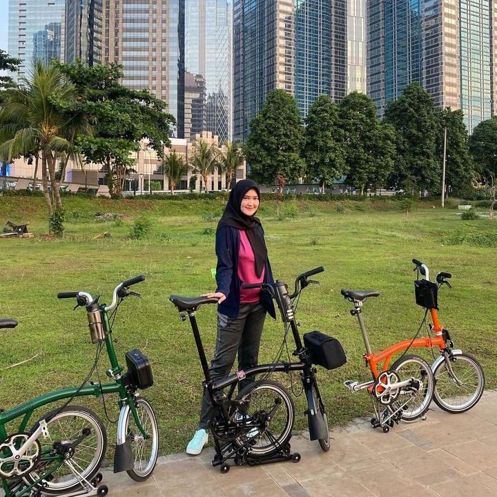 <p>Ternyata, dahulu Lisya adalah tipe orang yang malas berolahraga. Tapi kini, ia menganggap, bersepeda adalah olahraga yang asyik dan menyenangkan sehingga bisa membuatnya rajin menjaga kesehatan. (Foto: Instagram: @lisyanurrahmii)</p>