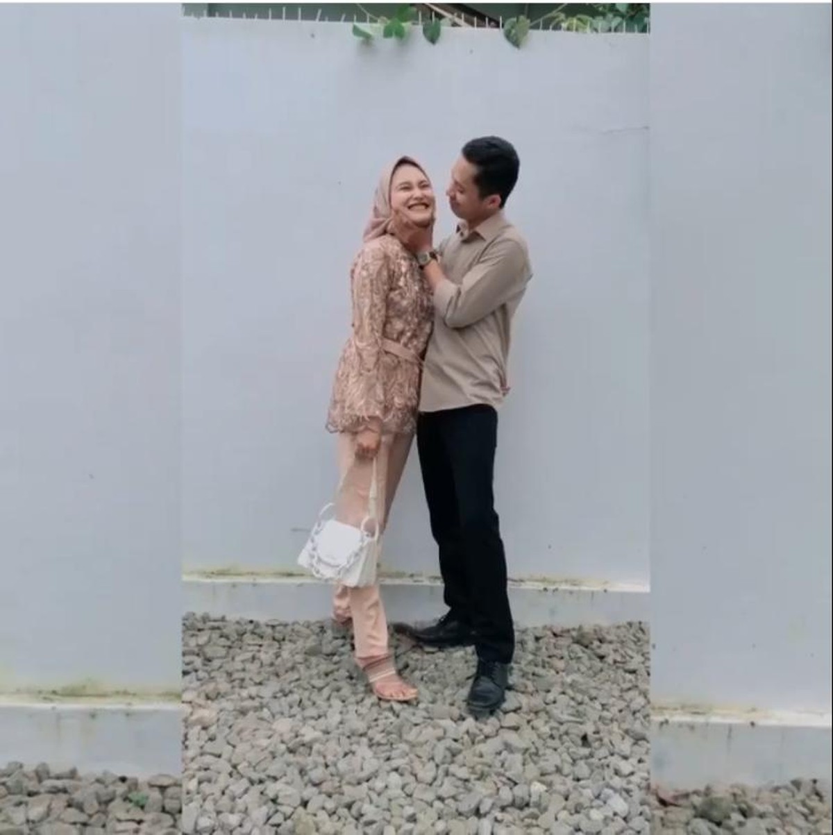 Mantan kekasih Nadya Mustika sempat dikira jadi korban tikung Rizky DA&comma; namun kini ia telah berbahagia&period; Yuk kita intip potretnya&excl;