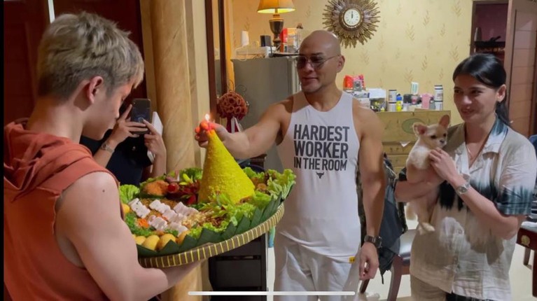 Putra semata wayang Deddy Corbuzier dan Kalina, Azka kini genap berusia 15 tahun. Yuk intip momen Azka merayakan ulang tahunnya!