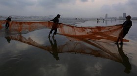 NYALANG: Para Penjaring di Ujung Senja