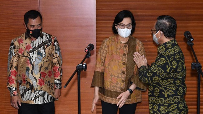 Ekonom menilai diskon utang BLBI yang ditagih pemerintah mencederai kepercayaan rakyat. Karena sumber dana itu berasal dari pajak masyarakat.