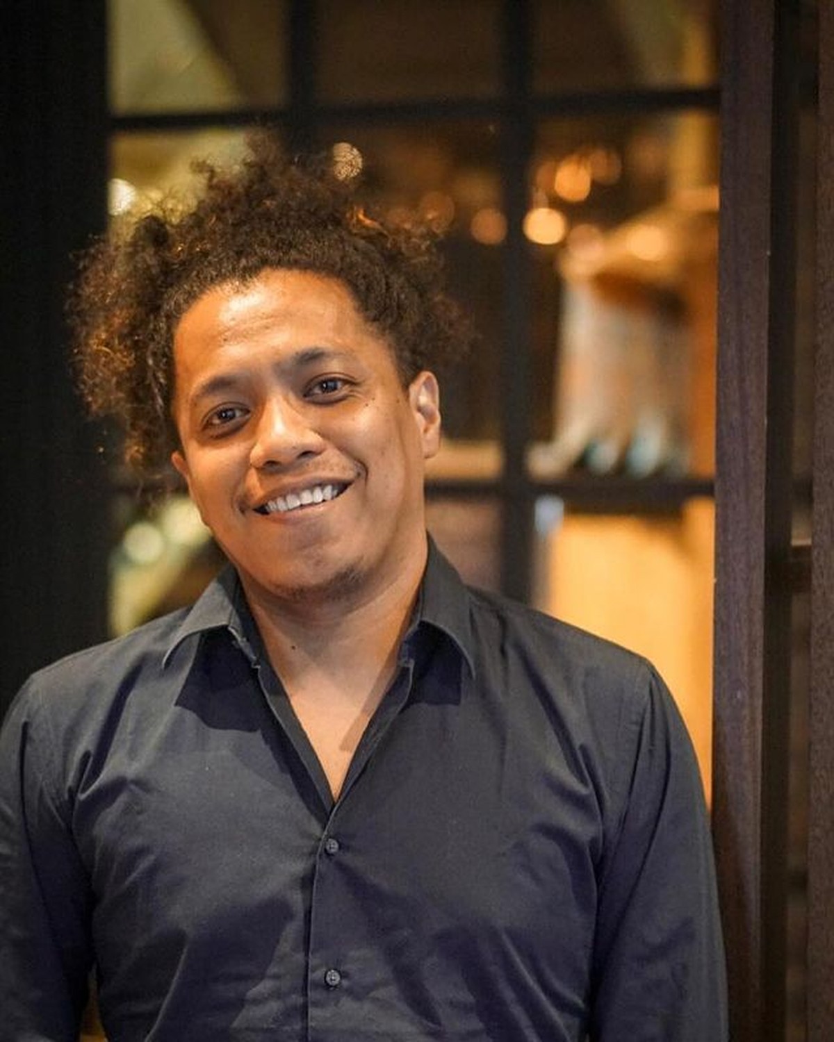 Kritikan Arie Kriting terhadap pemilihan Nagita Slavina sebagai ikon PON Papua XX menuai pro dan kontra&period; Yuk kita intip potret Arie&excl;