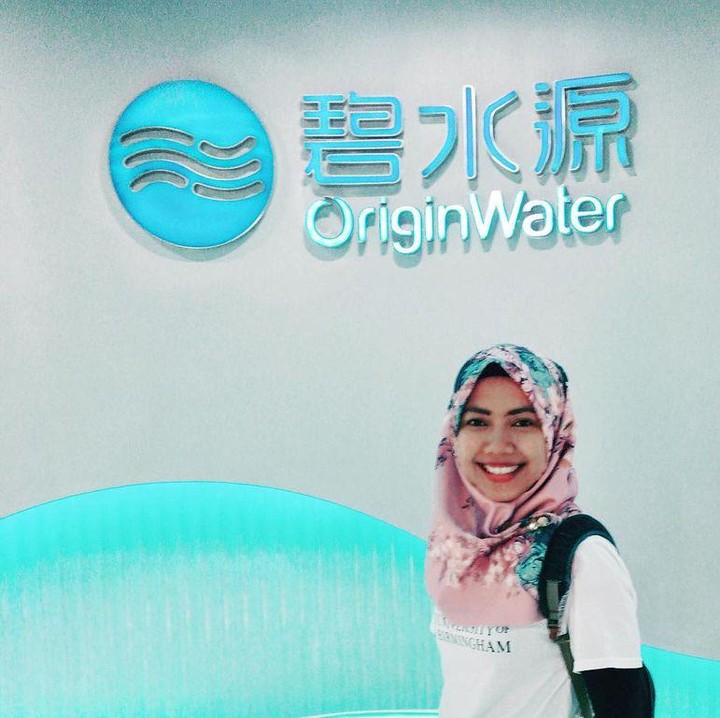 <p>Raeni menamatkan studi S2 pada Desember 2016 lalu. Tak Sampai di situ, ia kembali mengambil program studi selanjutnya, yakni studi S3 di kampus yang sama. (Foto: Instagram @raeni_raeni)</p>