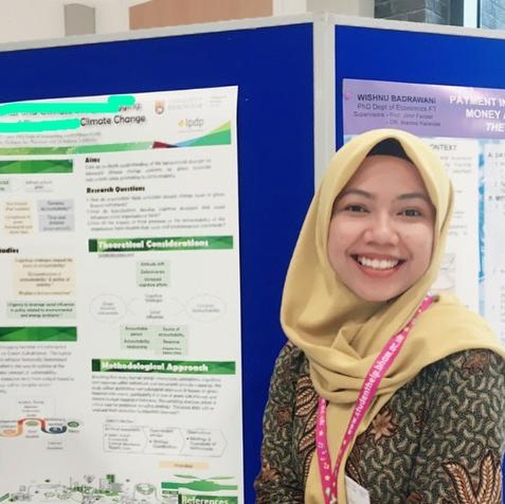<p>Sebagai sosok yang inspiratif, Raeni kerap diundang sebagai pembicara dalam beragam acara lho, Bunda. (Foto: Instagram @raeni_raeni)</p>