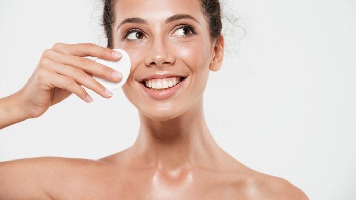 Rekomendasi Cleansing Oil untuk Membersihkan Face Painting Rekomendasi Cleansing Oil untuk Membersihkan Face Painting