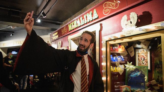 Toko pernak-pernik Harry Potter yang terbesar di dunia akhirnya resmi dibuka.
