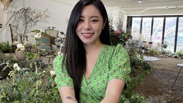 img-title Begini Kondisi Wheein MAMAMOO Usai Mata Kena Abu Petasan di Panggung