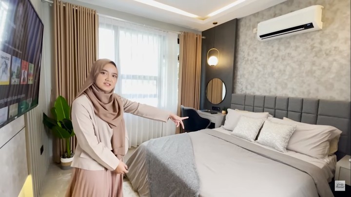 7 Potret Kamar Tidur Wirda Mansur, Mewah Bak Hotel Berbintang - Foto 3