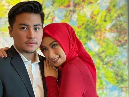 5 Potret Rafi Pangestu Putra Annisa Trihapsari, Hafiz Quran nan Tampan