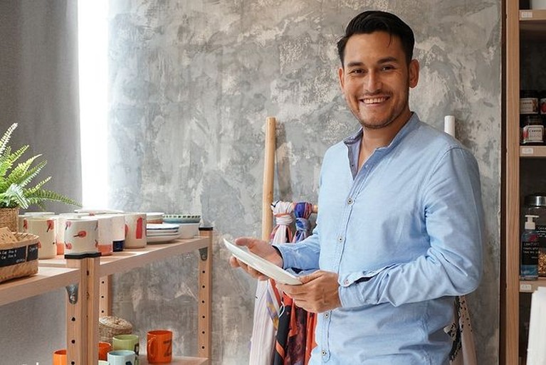 Arifin Putra Arifin Putra mengakui bahwa ia adalah penyandang disabilitas ringan. Yuk kita intip potretnya!