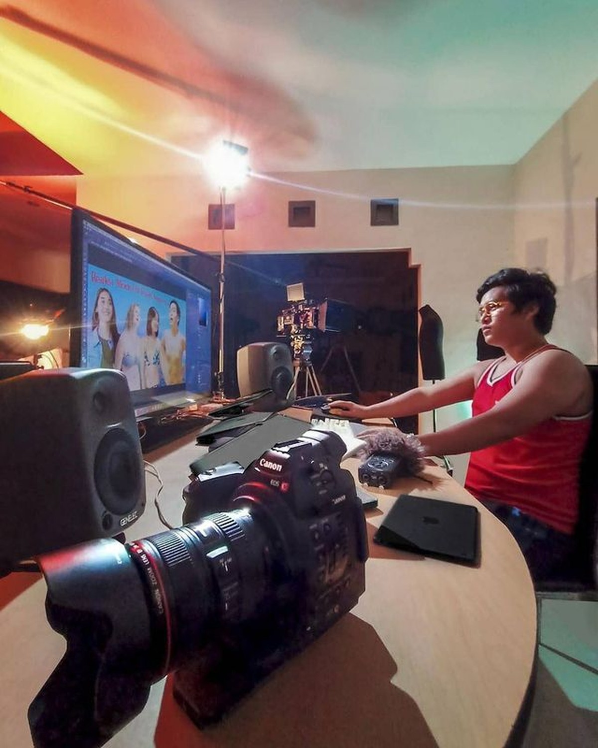 Ian Wibowo kekasih Barbie Kumalasari yang merupakan seorang berondong berusia 18 tahun dan bukan orang biasa&period; Yuk kita intip sosoknya&excl;