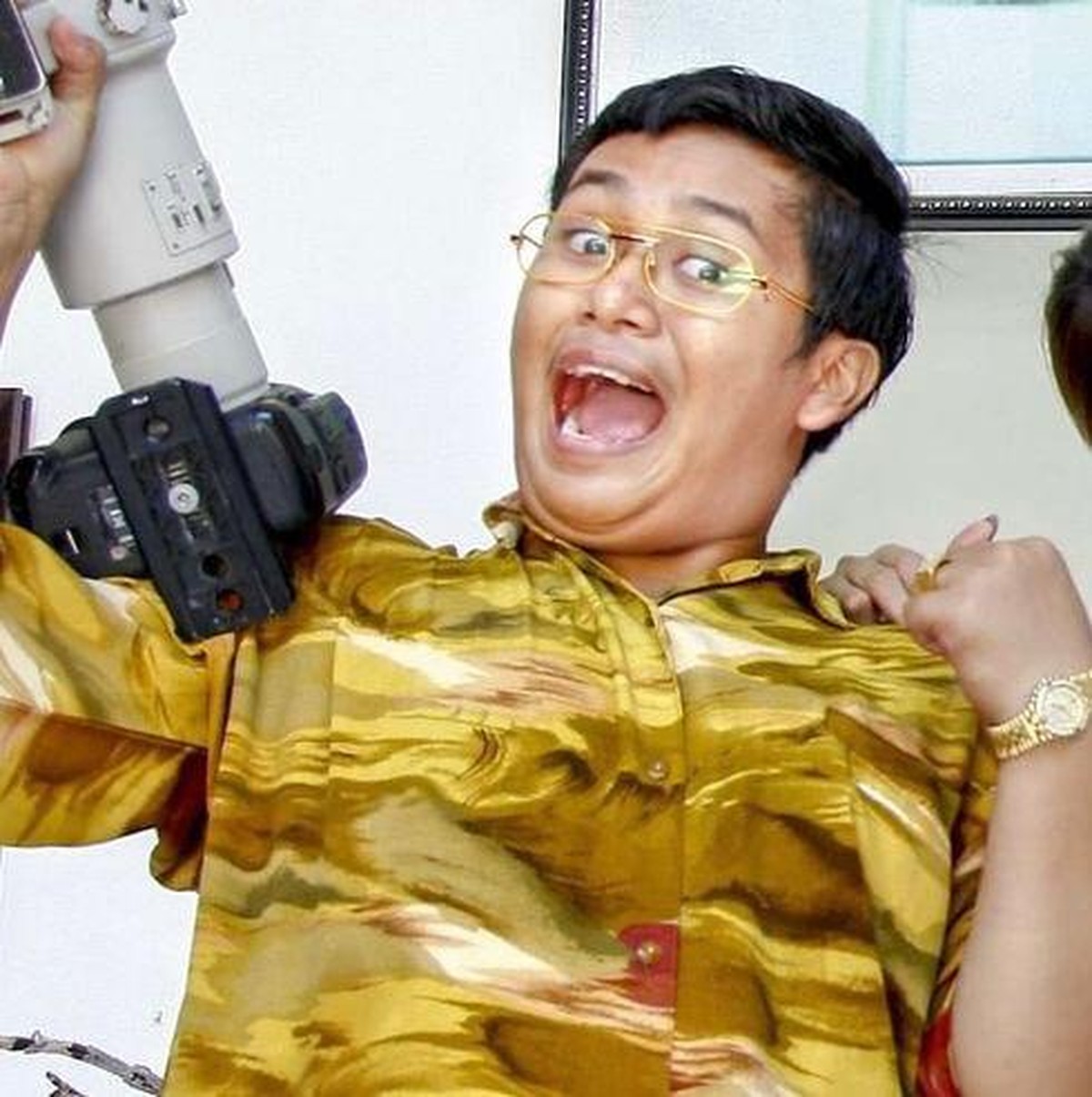 Ian Wibowo kekasih Barbie Kumalasari yang merupakan seorang berondong berusia 18 tahun dan bukan orang biasa&period; Yuk kita intip sosoknya&excl;