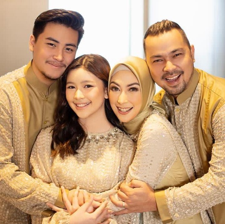 <p>Rafi memiliki adik bernama Aquene Aziz Djorghi, Bunda. Gadis cantik ini adalah buah hati Annisa Trihapsari dan Sultan Djorghi. Sejak Annisa dan Sultan menikah pada 2007, keluarga mereka terlihat selalu harmonis. (Foto: Instagram @djorghisultan)</p>