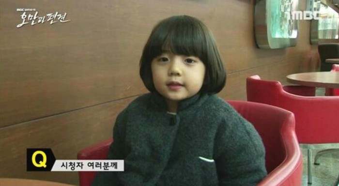 Kim Kang Hoon lahir pada tanggal 7 Juni 2009. Namanya dikenal sebagai aktor cilik, ketika membintangi drama Pride and Prejudice pada tahun 2014. Saat itu usianya baru menginjak lima tahun / pintereset.com/bebefatraw
