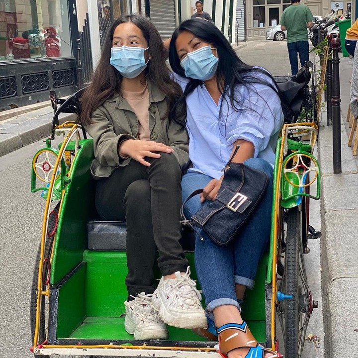 <p>Walau jarang terekspos, keduanya memiliki kedekatan yang tampak begitu erat. (Foto: Instagram @anggun_cipta)</p>