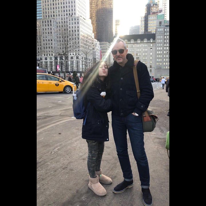 <p>Enggak hanya pada Anggun, Kirana juga dekat dengan ayah sambungnya, Christian Kretschmar. (Foto: Instagram @anggun_cipta)</p>