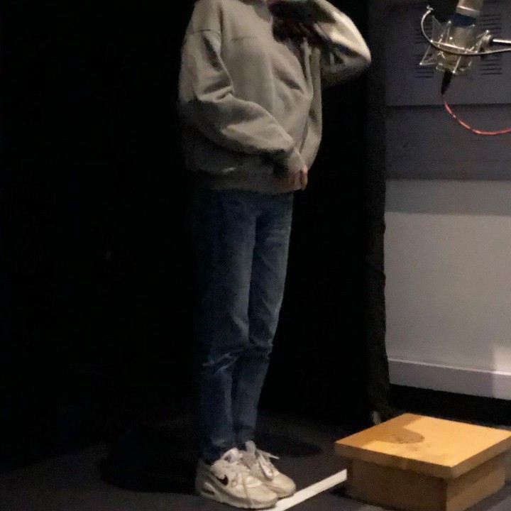 <p>Belum lama ini, Kirana ikut terlibat dalam film Disney lho, Bunda. Anggun menyebut bahwa hal tersebut menjadi pengalaman pertama bagi putrinya. "Putri saya memiliki penampilan vokal yang kecil di #RayaAndTheLastDragon versi Prancis, ini adalah pengalaman pertama dan luar biasa baginya." tulisnya melalui akun @anggun_cipta, dikutip pada Sabtu (4/6/2021). (Foto: Instagram @anggun_cipta)</p>