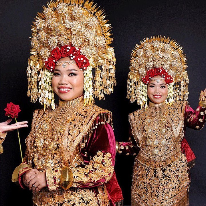 <p>Mumuk yang biasanya tampil simple dan minimalis pun terlihat glowing nih, Bunda. Banyak yang memuji kecantikan wajahnya. (Foto: Instagram @enoretra)</p>