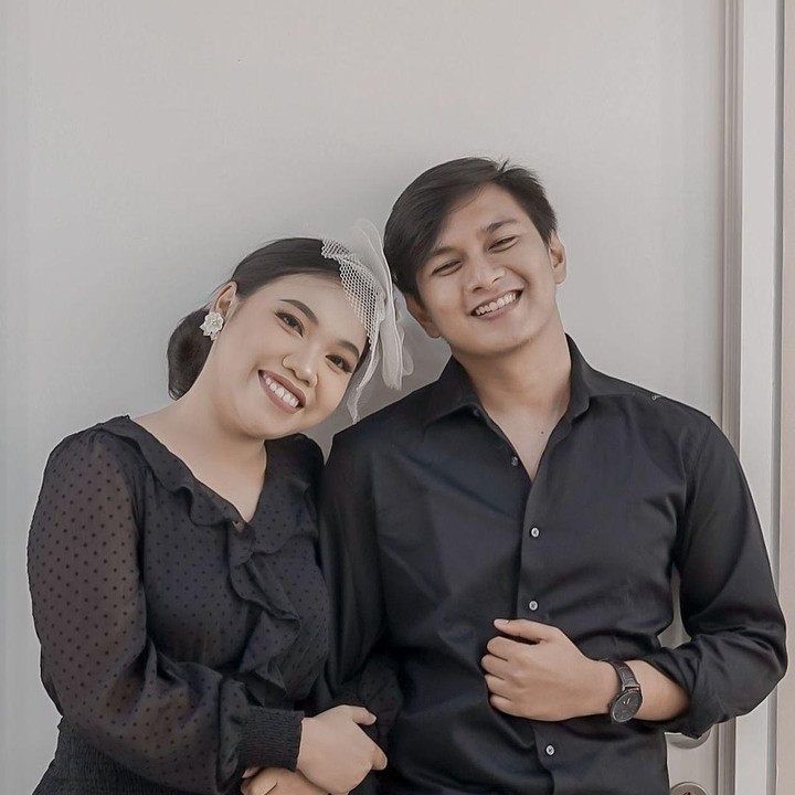 <p>Tak hanya Mumuk yang dipuji netizen, karena sang calon suami pun dilirik netizen nih. Banyak yang ngonong kalau Eno berwajah tampan. (Foto: Instagram @enoretra)</p>