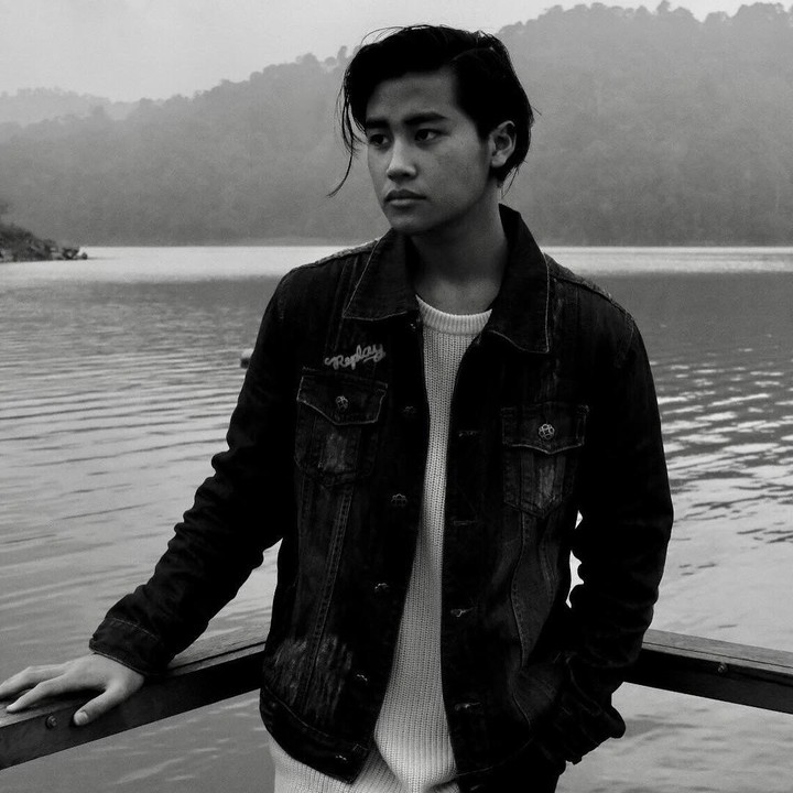 <p>Muhammad Rafi Akbar Putra Pangestu adalah anak kedua dari artis cantik Annisa Trihapsari dan aktor Adjie Pangestu. Namun, Annisa dan Adjie sudah bercerai sejak 2002 silam. (Foto: Instagram @rafipangestu)</p>